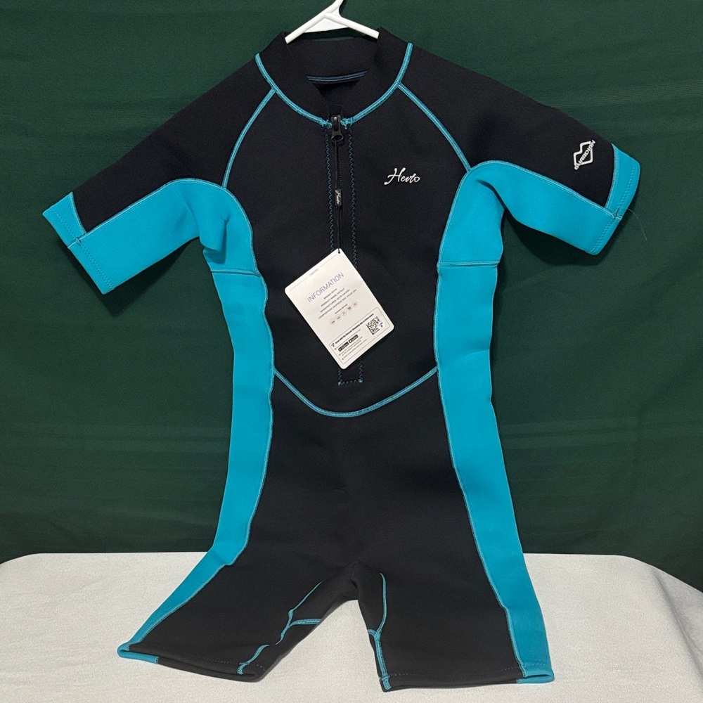 Hevto Women's wetsuit - Black and Blue